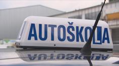 Případ úplatků za řidičáky: Karlovarská policie obvinila dalších pět lidí