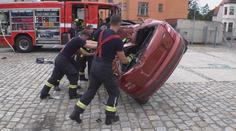 Jak vypadá práce hasičů pár vteřin po těžké nehodě, hasiči předvedli živé ukázky