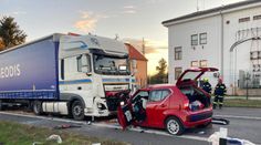 Na Písecku se čelně srazil osobák s kamionem. Dva lidé zemřeli