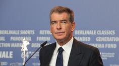 Pokuta pro herce Pierce Brosnana! Stovky dolarů za pohyb v zakázané termální oblasti Yellowstone