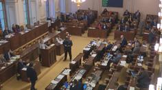 Poslancům na projednání volby poštou tři dny nestačily. Schůzi přerušili