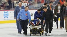 Děsivé scény v NHL. Hráč zůstal po banální kolizi bezvládně ležet na ledě