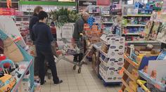Muž pobodal v supermarketu pracovníka ostrahy. Hrozí mu až 8 let vězení