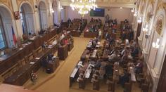 Poslanci podpořili navýšení platů. ANO vetovalo zrychlené řízení