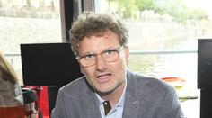 Oblíbený český spisovatel skončil v nemocnici. Kvůli zranění musel pod kudlu
