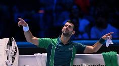 Djokovič padl po čtyřech měsících. Pískot fanoušků si užíval