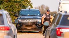 Policie zadržela druhého podezřelého z útoků v Kanadě. Krátce poté zemřel