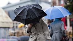 Studená fronta sevřela Česko. Meteorologové varují, kde udeří bouřky