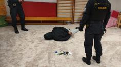 Mikuláš naruby: Zloděj se vlámal do pražské školky, přistihli ho policisté