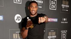 Fury by se mohl vykoupit z cirkusu s Usykem. K souboji ho vyzval Joshua