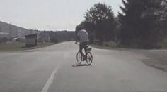 Jel na kole a nedal přednost druhému cyklistovi, dostal 10 měsíců vězení