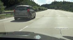 Auta jezdí bezdůvodně v levém pruhu. Máme dvě rady, co s tím!