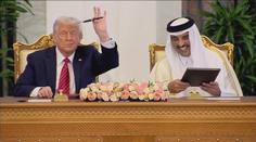 Trump po Rijádu zamířil do Kataru. Podepsal tam dohody za biliony dolarů