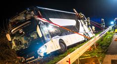 Další vážná nehoda autobusu v Německu. Přes dvacet lidí je zraněných