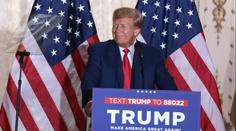 Jediný můj zločin byl, že jsem bránil národ, řekl Trump po obžalobě