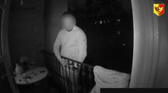 Posilněný léky chtěl létat! Z balkónu ho dostali až policisté. VIDEO