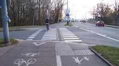 Pravidla určí, jak předjíždět cyklistu. Ale víte vůbec, kdy (ne)má kolo přednost?