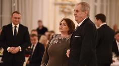 Politici i celebrity se sešli na plese. Zeman slíbil vyznamenání pro Gotta