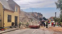 Na Kroměřížsku vybuchl dům. Dva hasiči zemřeli, další jsou těžce zranění