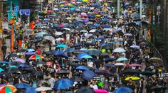 VIDEO: V Hongkongu dále pokračují násilné protesty