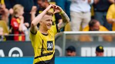 Dortmund sestřelil Augsburg, zářil odcházející Reus. Černý skóroval