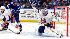 Islanders slaví první semifinálovou výhru, Varlamov deptal střelce Tampy