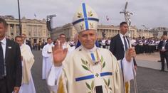 Papež ve Francii sloužil mši pod širým nebem. Navštívilo ji přes půl milionu lidí