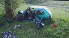 ZÁHADA: Auto našli 100 metrů od silnice na louce. Řidič byl mrtvý