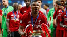 Bývalého kanonýra Liverpoolu trestali za sázky! Dej to na Sevillu, psal