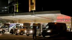 Auto vlétlo do čekárny v nemocnici, jeden mrtvý a několik zraněných