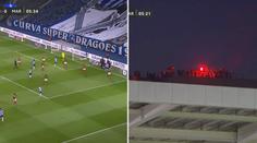 Kdepak štafle, fanoušci vylezli na střechu a zapálili bengálské ohně