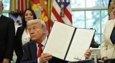 Donald Trump oznámil stoprocentní cla. Filmový Hollywood umírá, tvrdí
