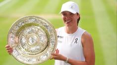 Potupa ve finále Wimbledonu. Vítězná Šwiateková zničila soupeřku dvěma kanáry