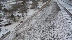Pod tratí na Slovensko se sesunul svah. Vlaky tam nepojedou osm týdnů