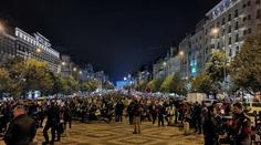 Prahou projela Prague night ride. Václavák ochromily stovky motorek