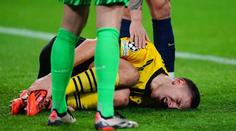 Hororové zranění opory BVB. V akci sanitka, kouč se obává nejhoršího