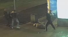 Brutální bitka v centru Prahy! Ležícího muže kopali do hlavy