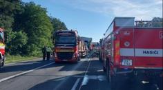 Tragická nehoda uzavřela dálnici D11. Tvoří se dlouhé kolony