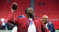 Usain Bolt opět v ráži: Jen v teniskách vyrovnal rekord NFL!