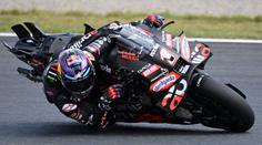 Ošklivý pád šampiona Martína. Při sprintu MotoGP si zlomil klíční kost, smetl i Bezzecchiho
