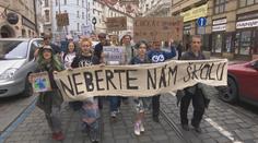 Kombinovaná výuka na školách skončí. Rozhodnutí rozpoutalo vlnu protestů