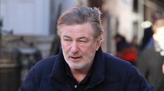 Baldwinův film Rust se bude natáčet dál. Herec čelí obvinění ze zabití