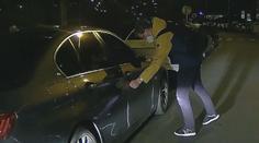 Muž poškodil klíčem několik aut. Hledá ho policie, trest ale hrozí i majitelům vozů
