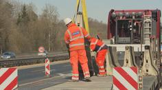 Řidiče čeká řada omezení. Opravovat zase začali i dálnici D1