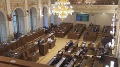 Poslanci schválili pomoc pro OSVČ. Podpořili také konec dětských dluhů