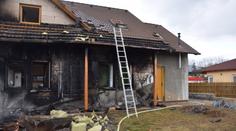 Čtyři dny starý popel vzplál! Rodině vyhořel dům za miliony