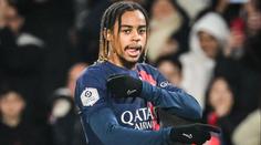 PSG si pojistilo vedení v lize. Trefil se talent z Lyonu