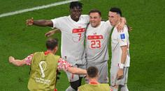 Z přestřelky vyšlo vítězně Švýcarsko a postupuje ze skupiny. Srbové poslední