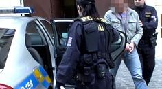Policisté v Plzni dopadli lupiče se samopalem z Prahy!