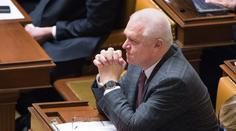 "Chtěl jsem státu ušetřit peníze," vysvětloval Faltýnek poslancům
